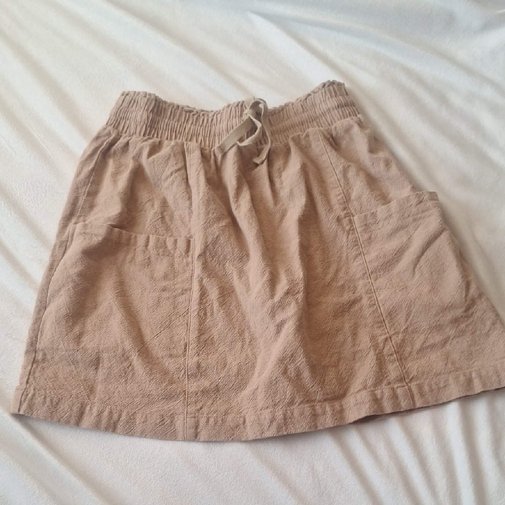 Urban Outfitters Casual Tan Skirt with 2 front pockets Size S-P